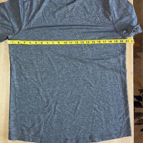 Lululemon performance tee - Picture 8 of 8